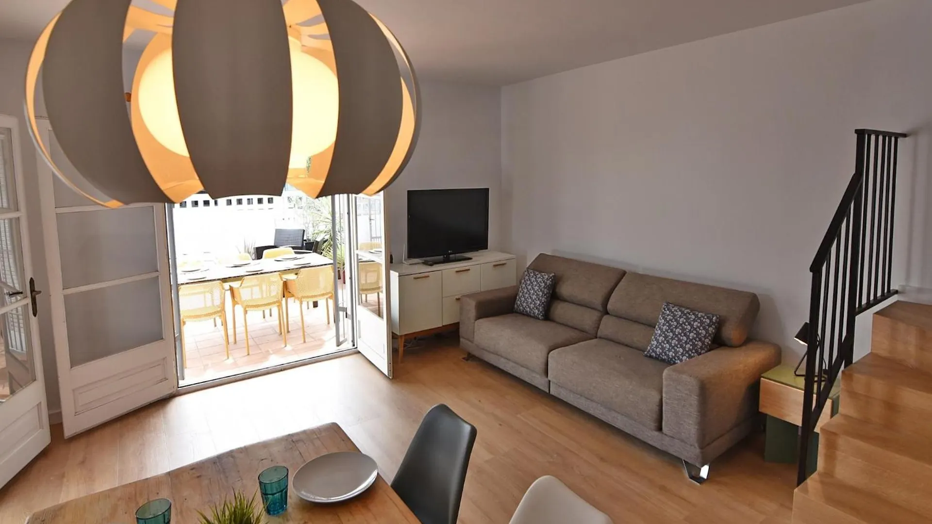 Beautiful Villa Near Riells Beach L' Escala