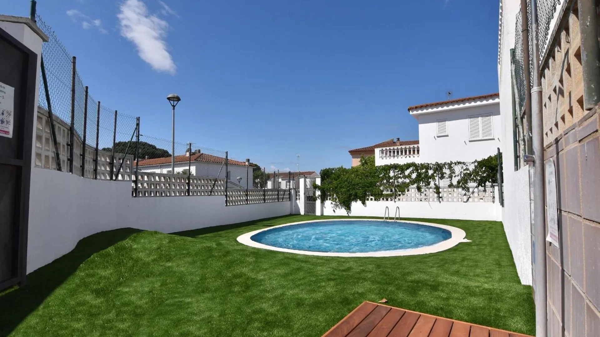 Beautiful Villa Near Riells Beach L' Escala