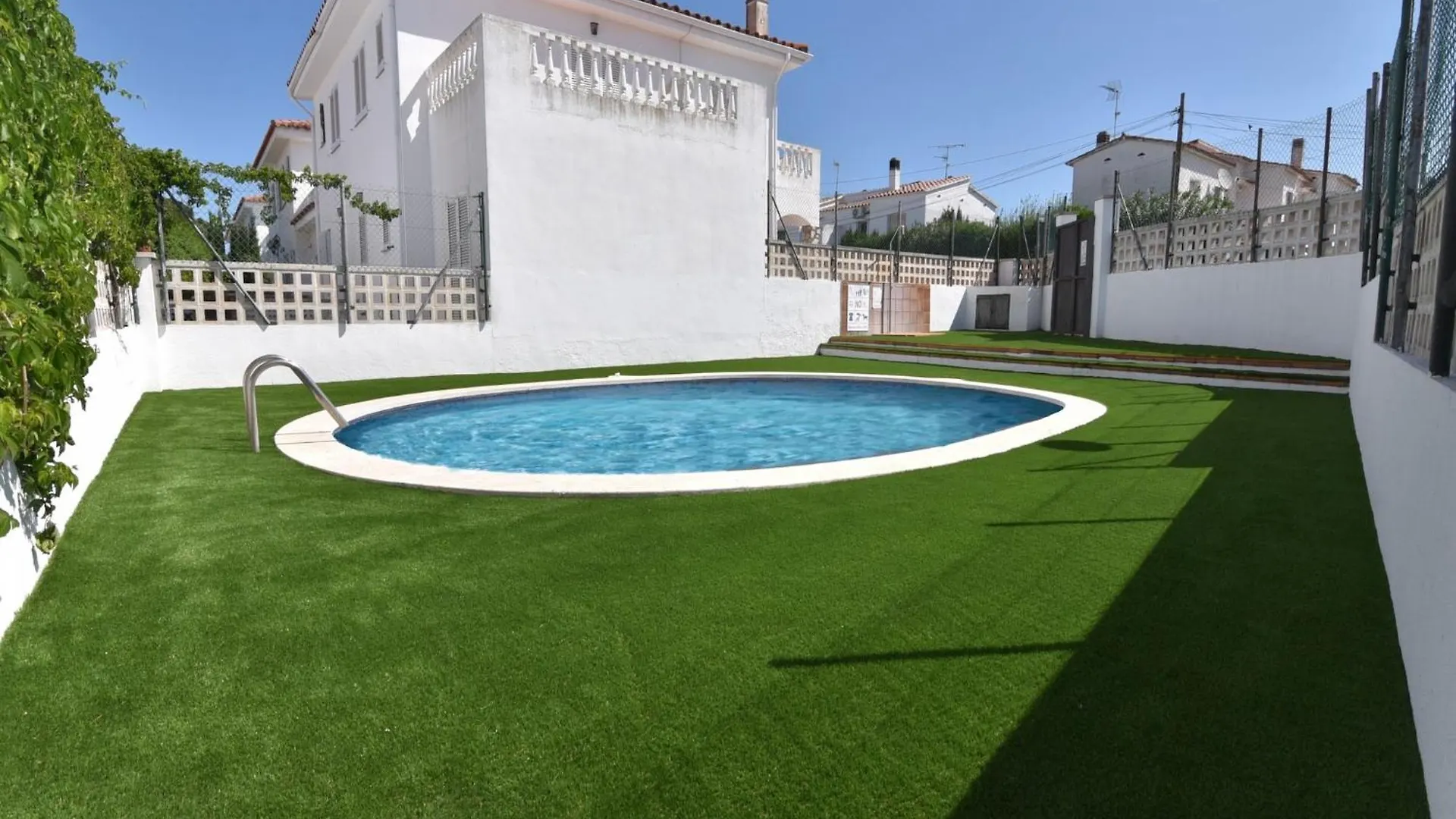 Beautiful Villa Near Riells Beach L' Escala